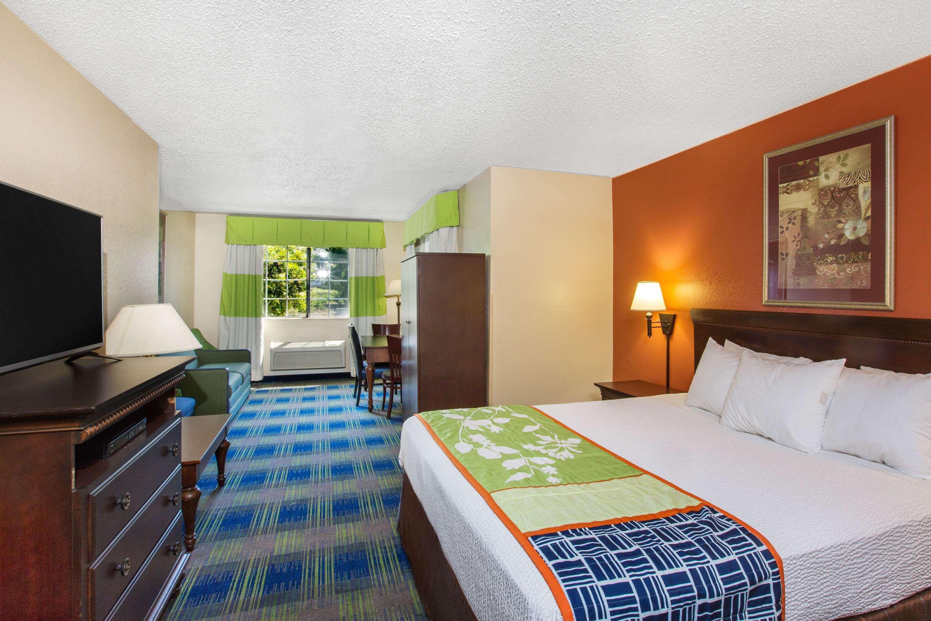 Days Inn By Wyndham Fremont Buitenkant foto