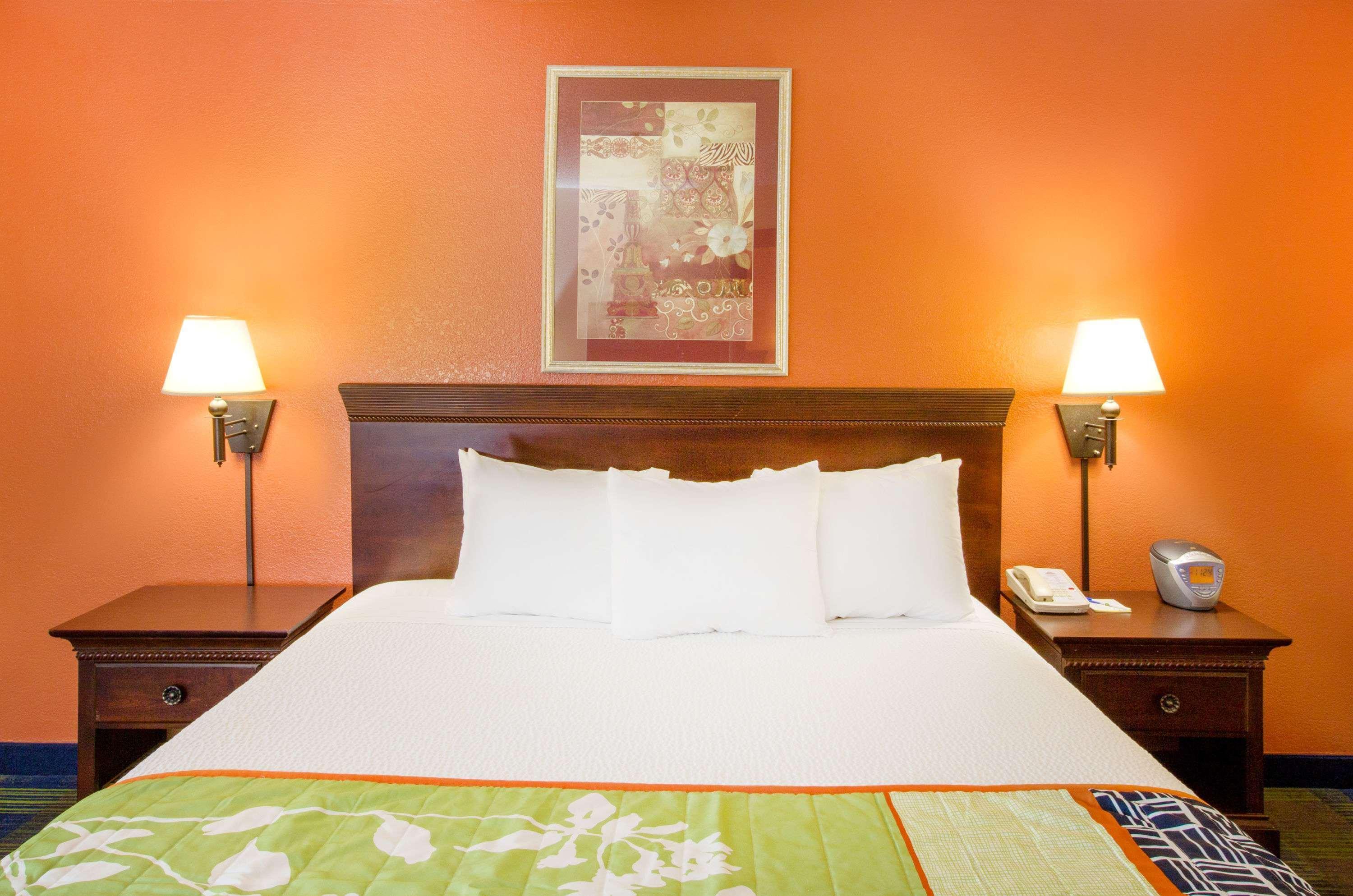 Days Inn By Wyndham Fremont Buitenkant foto