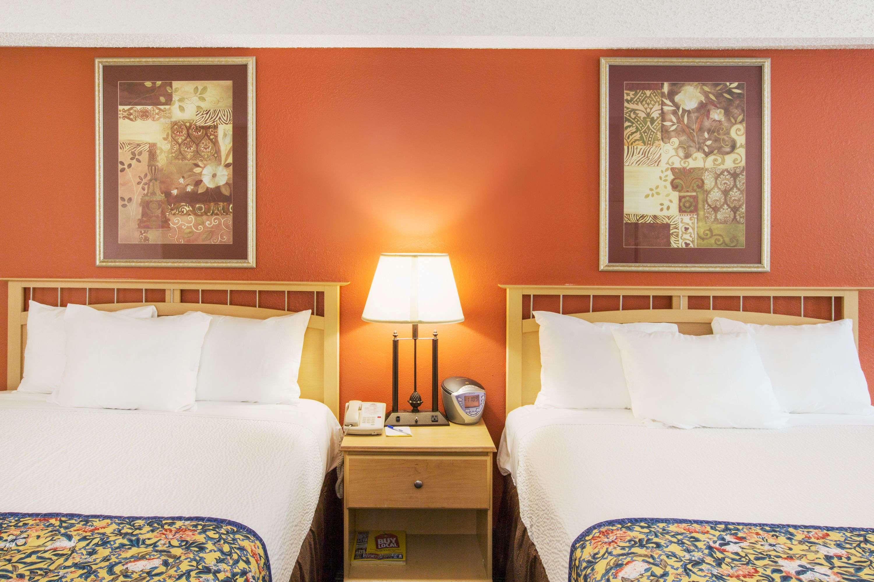 Days Inn By Wyndham Fremont Buitenkant foto