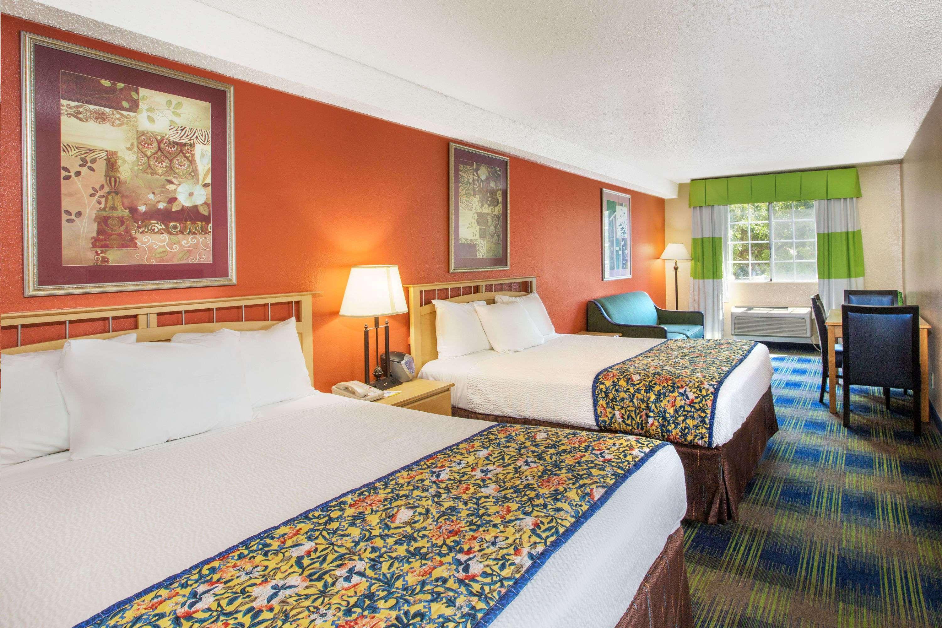Days Inn By Wyndham Fremont Buitenkant foto