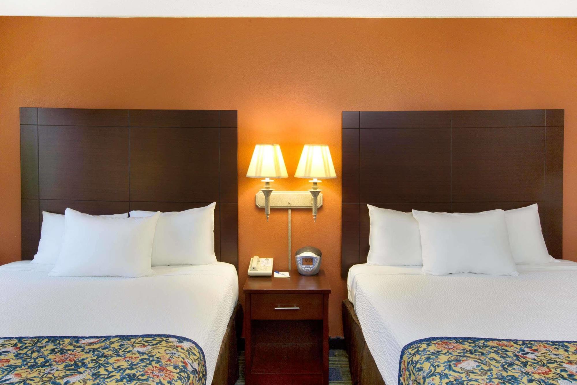 Days Inn By Wyndham Fremont Buitenkant foto